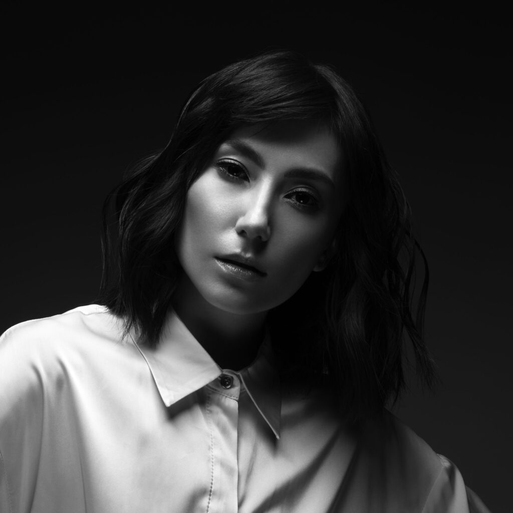 spectacular-beautiful-woman-in-a-trendy-orange-sui-2023-11-27-05-36-35-utc